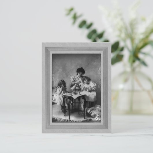 moeder en aughters met theepartij uitnodiging briefkaart (Staand voorkant)