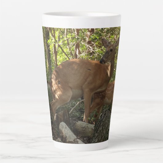 Moeder en Baby Deer in het natuurpark Shenandoah Latte Mok (Voorkant)