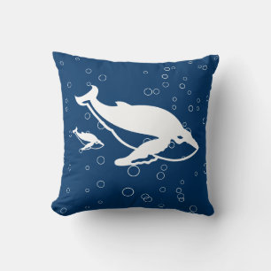 moeder en baby witte walvis op blauw kussen