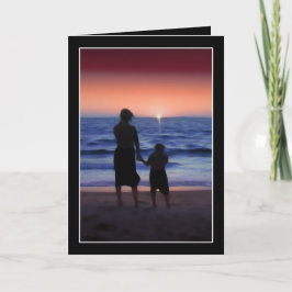 Moeder en dochter lopen op het strand kaart