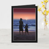 Moeder en dochter lopen op het strand kaart (Gele Bloem)