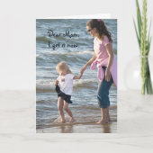 Moeder en kind op het strand   feestdagen kaart (Voorkant)