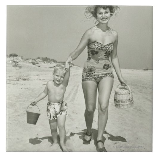 Moeder en zoon lopen tegeltje (Voorkant)