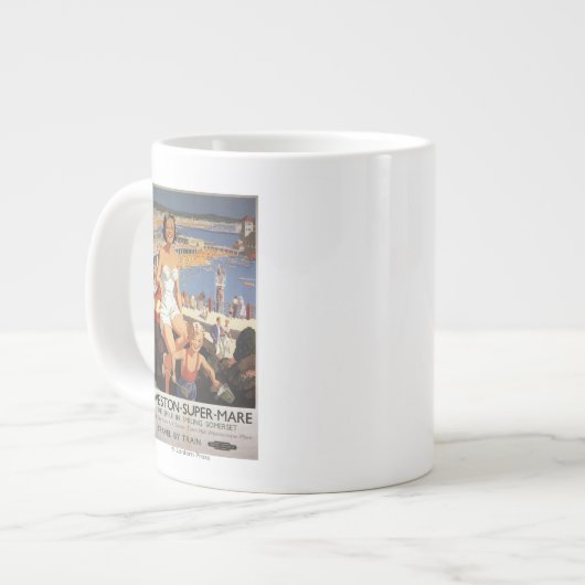 Moeder en zoon op het strand Poster Grote Koffiekop (Links)