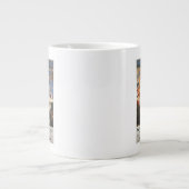 Moeder en zoon op het strand Poster Grote Koffiekop (Voorkant)