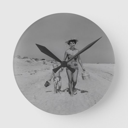 Moeder en zoon ronde klok (Voorkant)