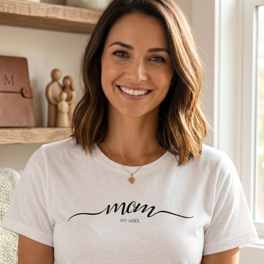 Moeder Gevestigde Script Aangepast Zwart Jaar Moed T-shirt