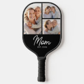 Moeder heeft modern schrift zwart 3 foto pickleball paddle (Achterkant)