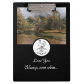 Moeder Hen Nesting w Monogram Egg Foto Klembord (Voorkant)