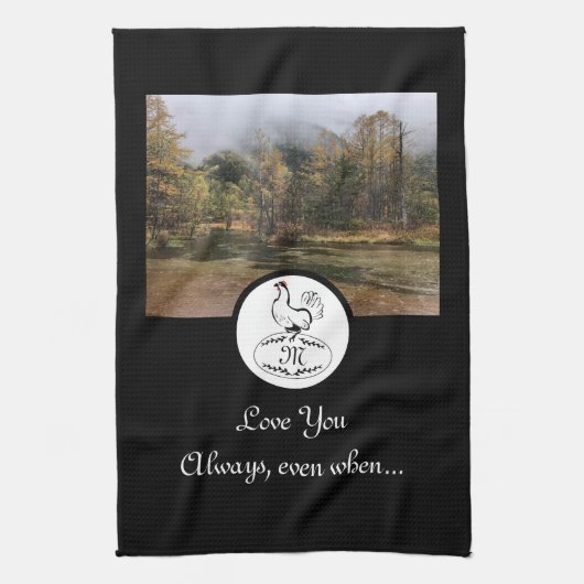 Moeder Hen Nesting w Monogram Egg Foto Theedoek (Verticaal)