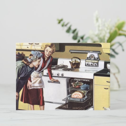 moeder in de keuken kookt een paasham (Staand voorkant)