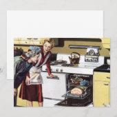  moeder in de keuken kookt een paasham (Voorkant / Achterkant)