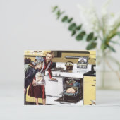  moeder in de keuken kookt een paasham briefkaart (Staand voorkant)