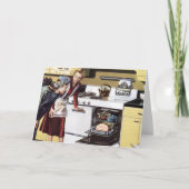  moeder in de keuken kookt een paasham kaart (Voorkant)