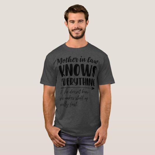 Moeder in de wet kent alles Funny Gezegde T-shirt (Voorkant volledig)