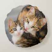 Moeder kat houdt van Schattigee kitten glad Rond Kussen (Achterkant)