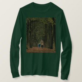 Moeder kind loopt in bos groen T-shirt