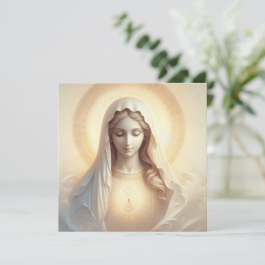 Moeder Maria in zachte witte tinten (Staand voorkant)