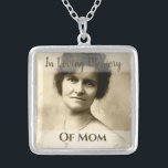 Moeder Memorial Foto Charm Wedding Bouquet Zilver Vergulden Ketting<br><div class="desc">Een geweldig idee als je een bruid bent die iemand speciaal heeft verloren en zou willen dat ze bij je konden zijn op je bruiloft. deze charme kan aan uw boeket worden toegevoegd ter nagedachtenis van hen . Het komt met een ketting zodat kunt u het als een keepslag hebben...</div>
