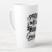 Moeder met een paarse moeder van 2022 stuks latte mok (Linkerhoek)