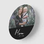 Moeder Opgericht Modern Wit Script Foto Ronde Klok (Hoek)