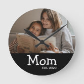Moeder Opgericht Wit Fantasie Lettertype Ronde Klok (Voorkant)