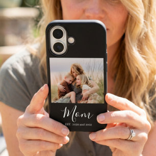 Moeder Opgericht Zwart Elegant Foto Schrift iPhone 16 Hoesje