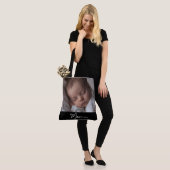Moeder Opgericht Zwart Modern Minimaal Script Foto Tote Bag (Op model)