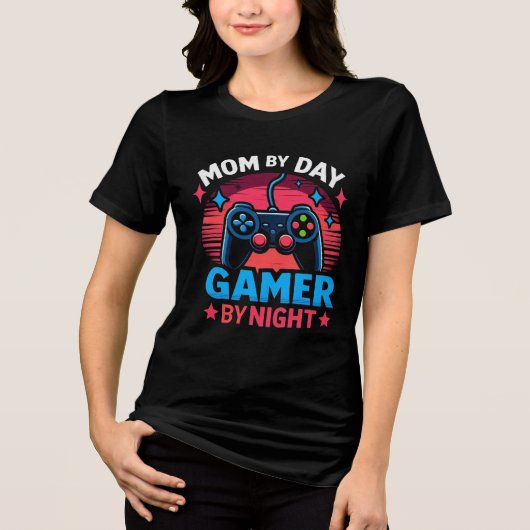 Moeder overdag, gamer 's nachts: Retro controller Tri-Blend Shirt (Voorkant)