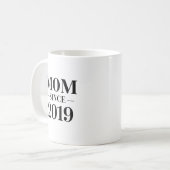 Moeder sinds 2019 Minimalistisch Cadeauontwerp Koffiemok (Voorkant links)