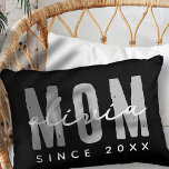 Moeder sinds 20XX Modern Eenvoudig Preppy Accent Kussen<br><div class="desc">Dit eenvoudige en moderne ontwerp bestaat uit san serif typografie.</div>