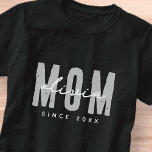 Moeder sinds 20XX Modern Eenvoudig Preppy T-shirt<br><div class="desc">Dit eenvoudige en moderne ontwerp bestaat uit san serif typografie.</div>