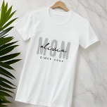 Moeder sinds 20XX Modern Eenvoudig Preppy T-shirt<br><div class="desc">Dit eenvoudige en moderne ontwerp bestaat uit san serif typografie.</div>