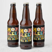 Moeder Slaap Grappig Moederdag Groovy Retro Bier Etiket (Flessen)