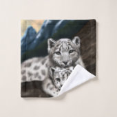 Moeder Sneeuwluipaard en kubus in de bergen Bad Handdoek (Wasdoekje)
