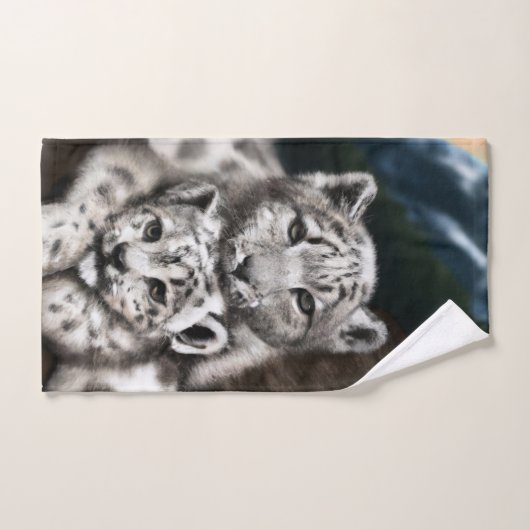 Moeder Sneeuwluipaard en kubus in de bergen Bad Handdoek (Handdoek)