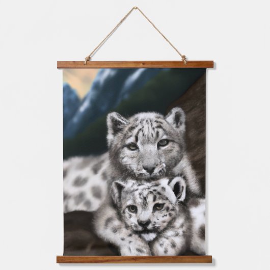 Moeder Sneeuwluipaard en kubus in de bergen Hangend Wandkleed (Voorkant)