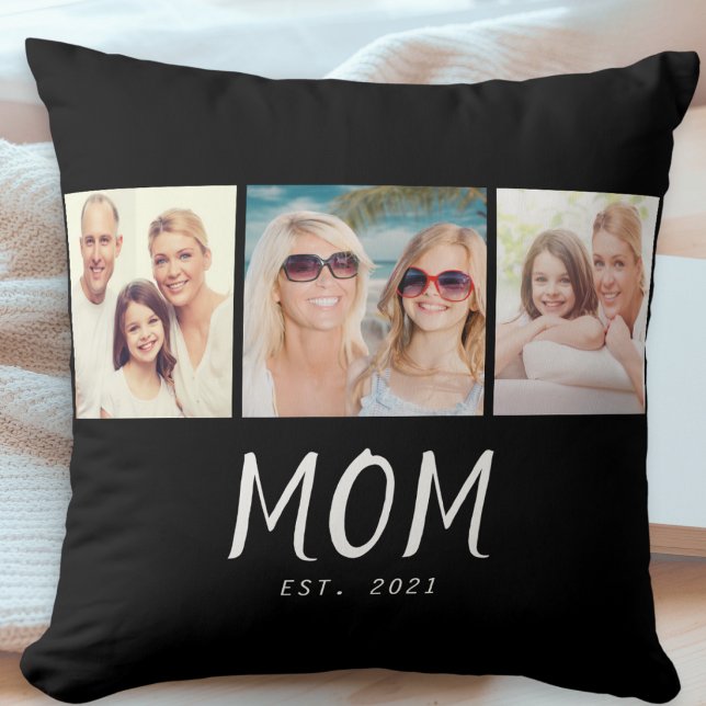 Moeder Stelde Modern Schrift Zwart 3 Foto Kussen (A stylish pillow with three custom photos and "Mom Est. 2021" text with customizable year)
