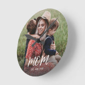 Moeder Stelde Modern Wit Script Foto Op Ronde Klok (Hoek)