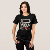 Moeder van 2 jongens Lage Batterij Grappige Moeder Tri-Blend Shirt (Voorkant volledig)