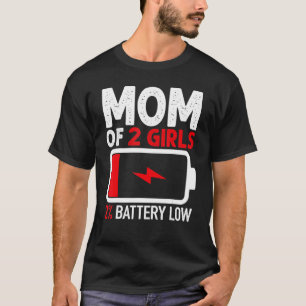 Moeder van 2 Meisjes Lage Batterij van Dochter M T-shirt
