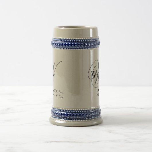 Moeder van bruid geschenk script Elegant Monogram  Bierpul (Center)