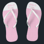 Moeder van de Bride, Bridal, Wedding, Roze Stomme Teenslippers<br><div class="desc">Dit elegante tekstontwerp Moeder van de Bride met zilverbloem en roze/witte strepen ziet er mooi uit op die teenslippers. Design door Inge Lewis. Perfecte cadeaus voor de bruidsfeesten,  bachelorette feestjes en vrijgezellenfeesten. Vind meer overeenkomende objecten op de online website ingeinc.com.</div>