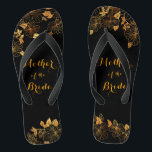Moeder van de Bride Luxury Black & Gold Foliage Teenslippers<br><div class="desc">Deze prachtige Moeder van de Bride Luxury teenslippers met zwarte en goudbladeren is een luxueus zwart en goudpalet, met een verbluffend gouden bloem en een moderne typografie tegen een zwarte achtergrond, zonder elegantie en verfijning. Het is een mooi cadeau voor je bruidfeestje. Uitzicht het collectie op deze pagina om overeenkomende...</div>