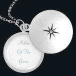 Moeder van de bruidegom stoffige blauwe bruiloft c locket ketting<br><div class="desc">Ontworpen met aangepaste tekst "Moeder van de bruidegom" in populair stoffig blauw,  dit is perfect,  eenvoudig en stijlvol cadeau of feestgunst voor de moeder van de bruidegom. U kunt de tekst of kleur voor een ander evenement of ontvanger veranderen zoals u wenst!</div>
