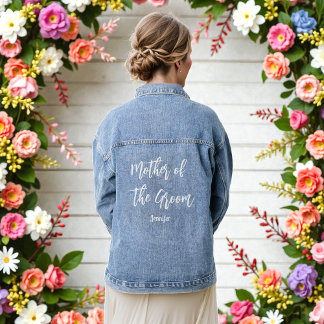 Moeder van de bruidegom trouwfeest bruidsborrel denim jacket