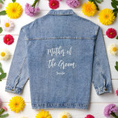 Moeder van de bruidegom trouwfeest bruidsborrel denim jacket