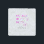 Moeder van de bruidsnaam Monogram Weddings Floral Stenen Magneet<br><div class="desc">Ontworpen met sjablonen voor monogram op roze florale achtergrond voor de moeder van de bruid. U kunt de tekst sjabloon uitgeven om de naam te personaliseren!</div>