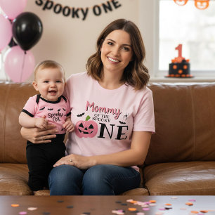 Moeder van de enge één Halloween 1e verjaardag T-shirt