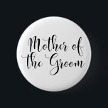 Moeder van de Groom Black Script Typografie (30) Ronde Button 5,7 Cm<br><div class="desc">De woorden "Moeder van de Groom" worden in zwart weergegeven met behulp van een prachtige, moderne scriptlettertype uit mijn collectie. Het bestand afbeelding is ontgrendeld, zodat u de grootte kunt verkleinen en tekst kunt toevoegen voor de naam van de bruid, indien u dit wenst. U kunt deze knop zo goed...</div>
